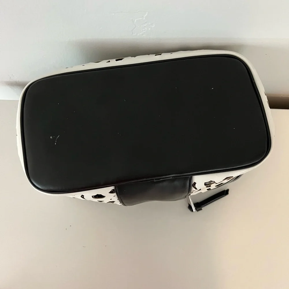 Victoria’s Secret makeup bag - Picture 3 of 3